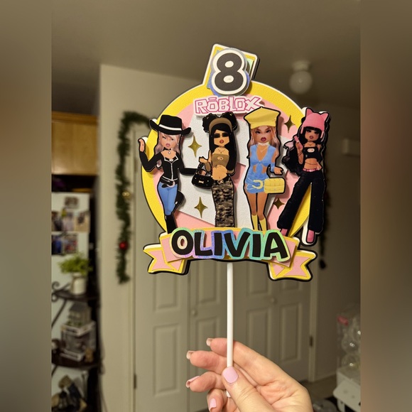 Dress to impress girls Roblox custom birthday cake topper - Picture 2 of 5